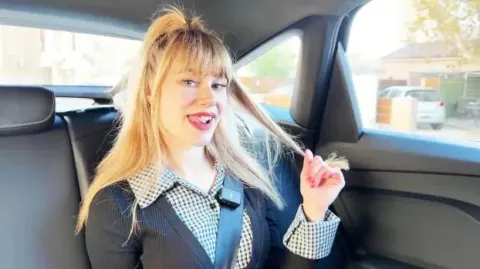 jacquieetmicheltv – Angèle Ice, like a desire for group sex…
