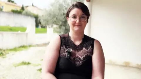 jacquieetmicheltv – Lauf sucks two big dicks at the same time, like a champion!