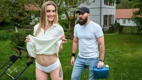OnlyTarts – Victoria Benz – Backyard Cunt Service