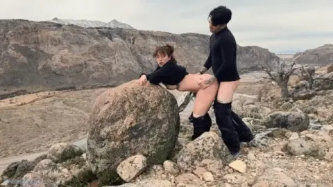 Brujita Roja – Lets Spreads Her Legs Wide