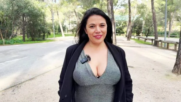 jacquieetmicheltv – Vicky, 40 years old, medical secretary!