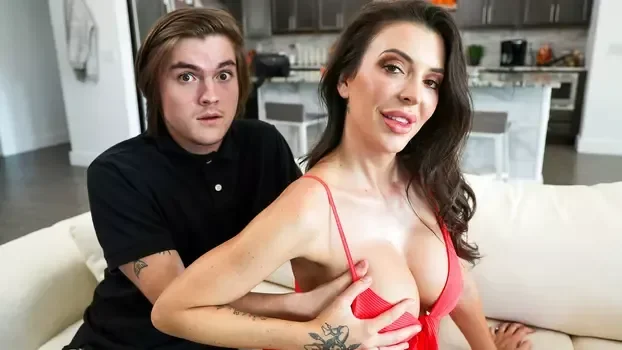 MomWantsCreampie – Elizabeth Skylar – Stepmom Loves My Huge Loads – S9:E7